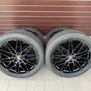 Original Macan Turbo Wheels with pressure sensors, tires Goodyear 255/40 295/35 r22 New set