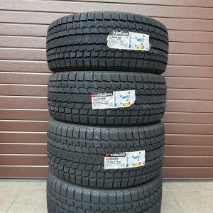 275/45r21 front 315/40r21 rear, Yokohama G075 winter tires set