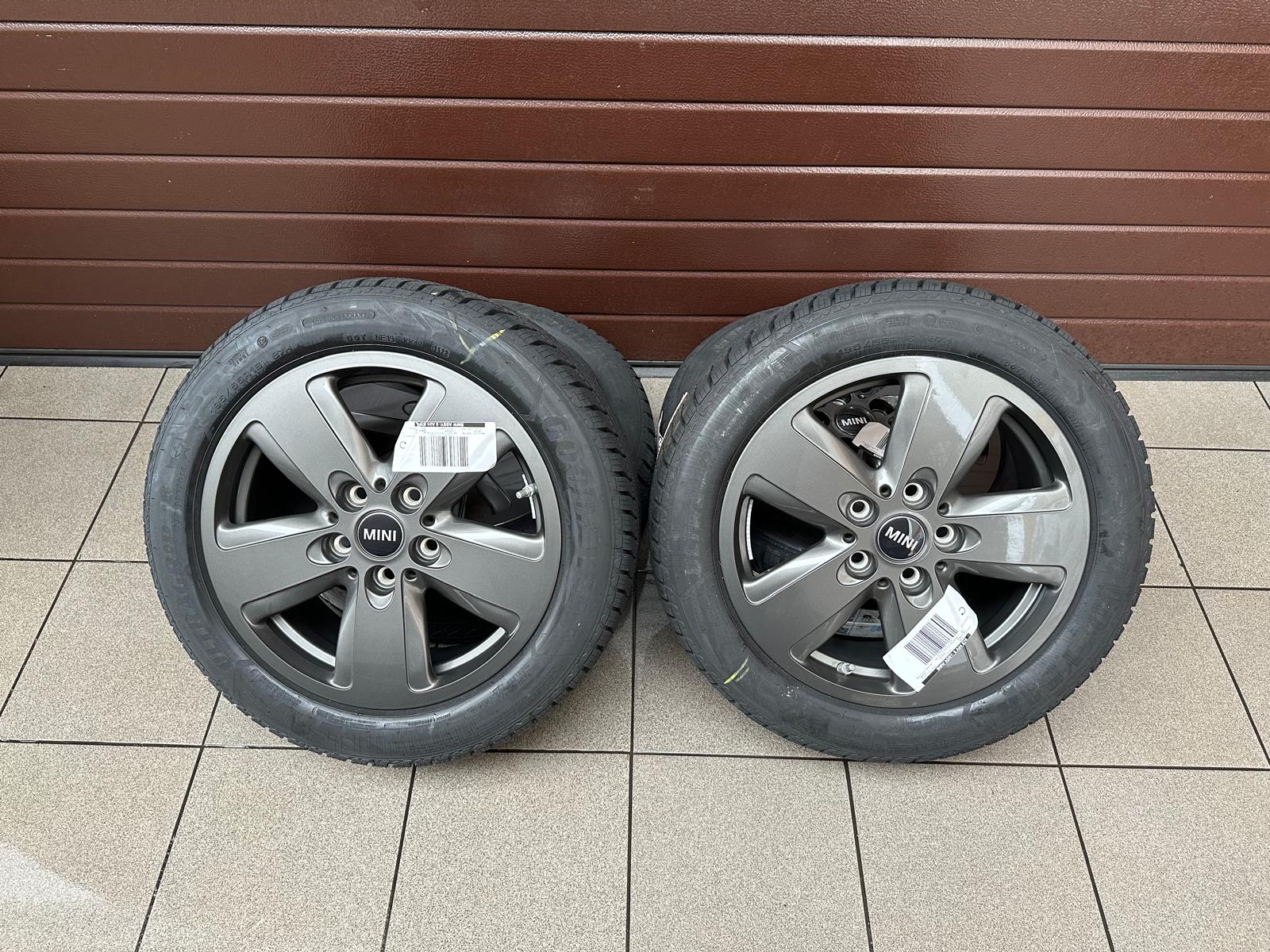 Original Revolite Spoke 517 spectre grey dark metallic F55 F56 F56 Bev F57 Wheels with pressure sensors, Good Year winter tires set r16