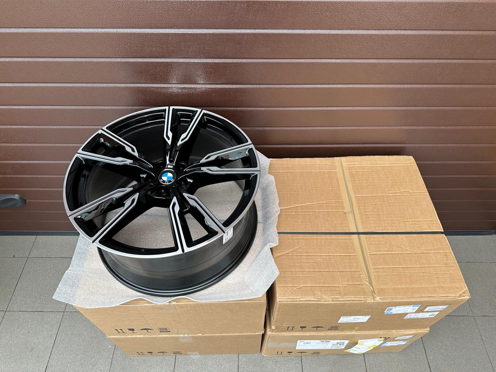 Original G05 X5 G06 X6 M V-Spoke 747 bicolor (black II uni / bright polished) Wheels r22