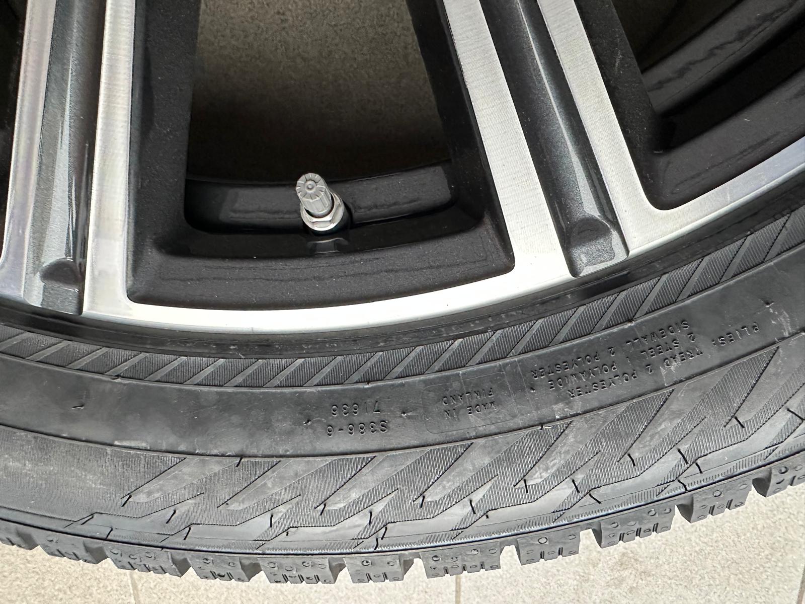 Original winter X5 G05 X6 G06 M Style 740 Wheels with pressure sensors, tires Nokian r20 - Image 3