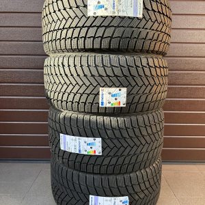 245/40R19 front, 275/35R19 rear Michelin X Ice Snow winter tires