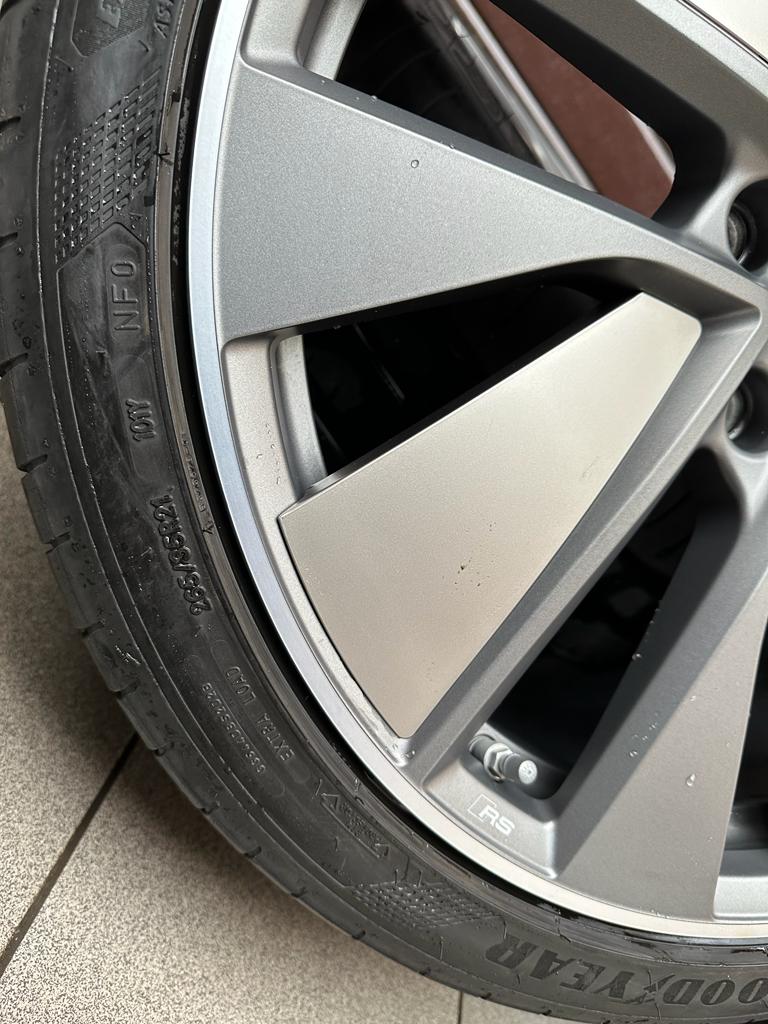 Original RS e-tron GT Wheels with pressure sensors, summer tires Good Year r21 - Image 3