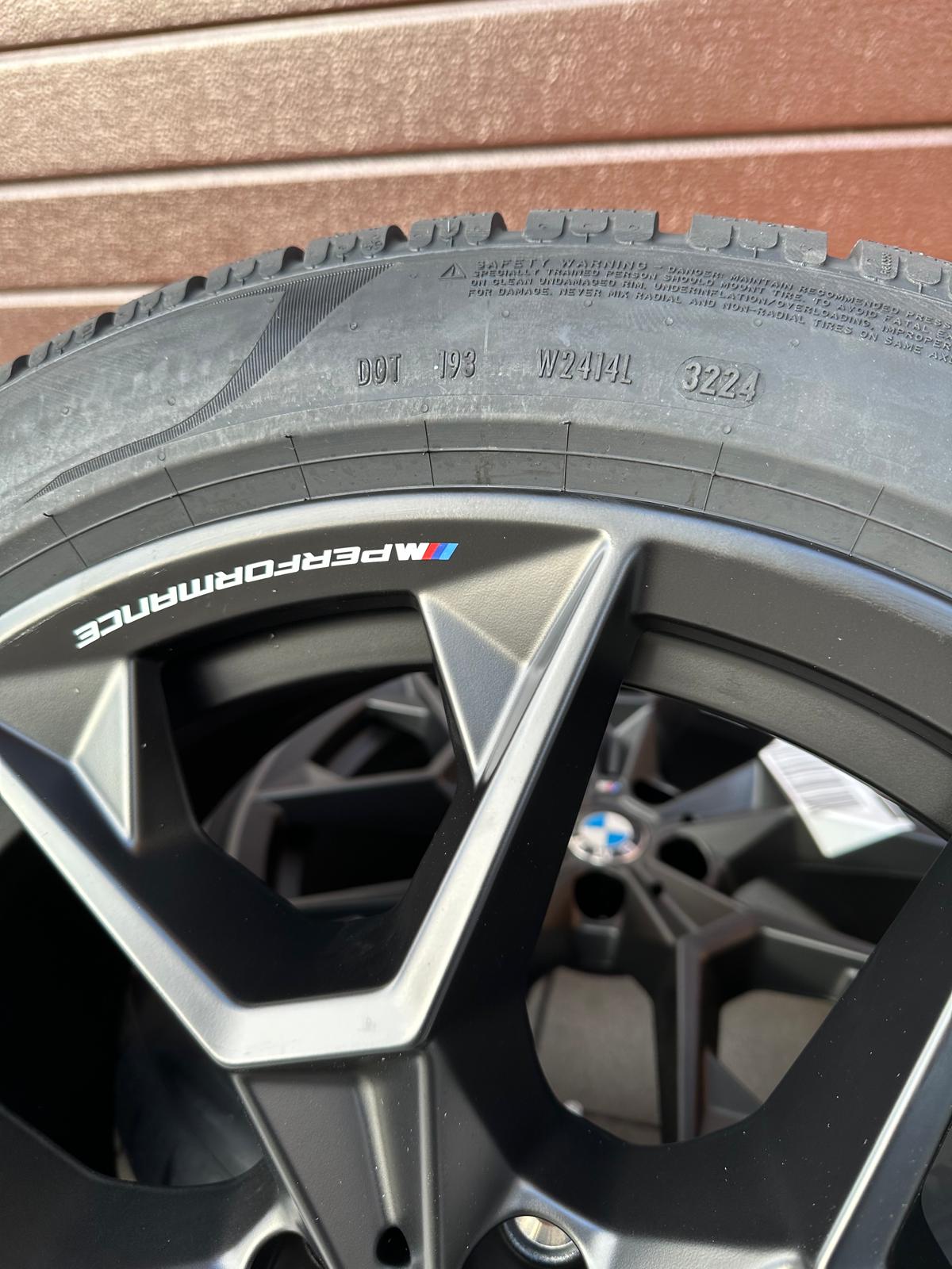 Original G60 G61 i5 M Performance Y-Spoke 942M jet black matt Wheels with pressure sensors, Pirelli r19 - Image 3