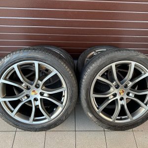 Original Cayenne Coupe Exclusive Design, Wheels with pressure sensors, Pirelli tires r21