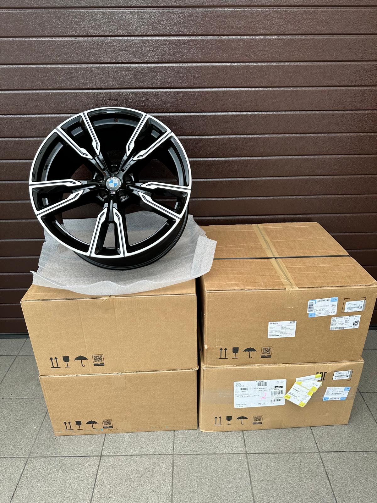Original G05 X5 G06 X6 M V-Spoke 747 bicolor (black II uni / bright polished) Wheels r22 - Image 2