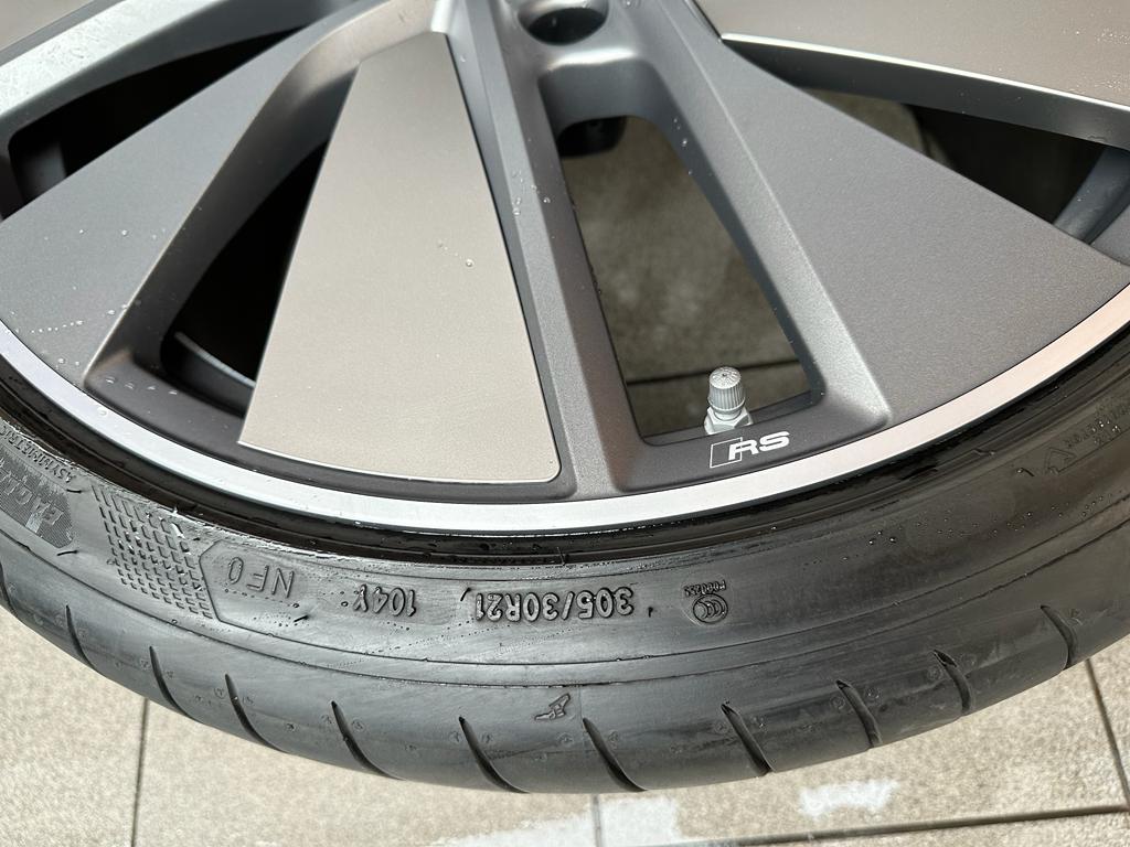 Original RS e-tron GT Wheels with pressure sensors, summer tires Good Year r21 - Image 6