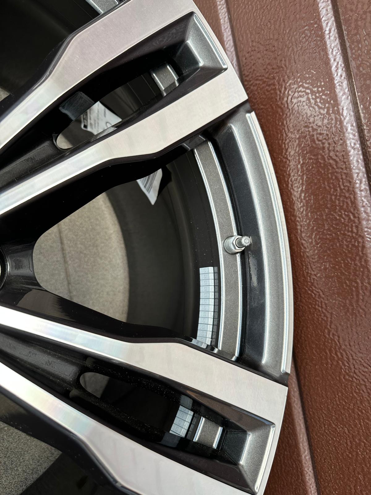 Original G07 X7 LCI M Doppelspeiche 754 biocolor (orbitgrey / glanzgedreht) Wheels With pressure sensors, r21 - Image 4