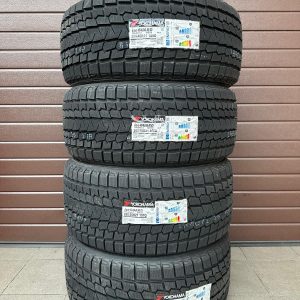 265/40r21 front 295/35r21 rear, Yokohama G075 winter tires set