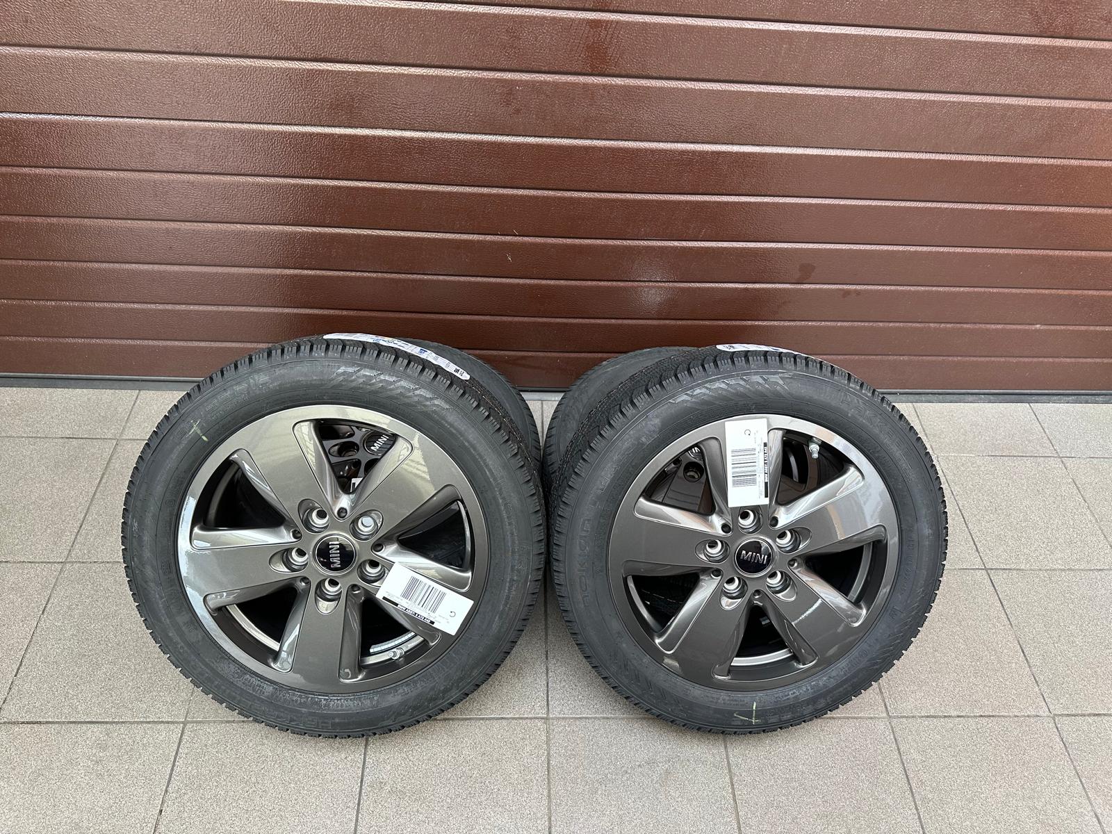 Original Revolite Spoke 517 spectre grey dark metallic F55 F56 F56 Bev F57 Wheels with pressure sensors, Nokian winter tires set r16