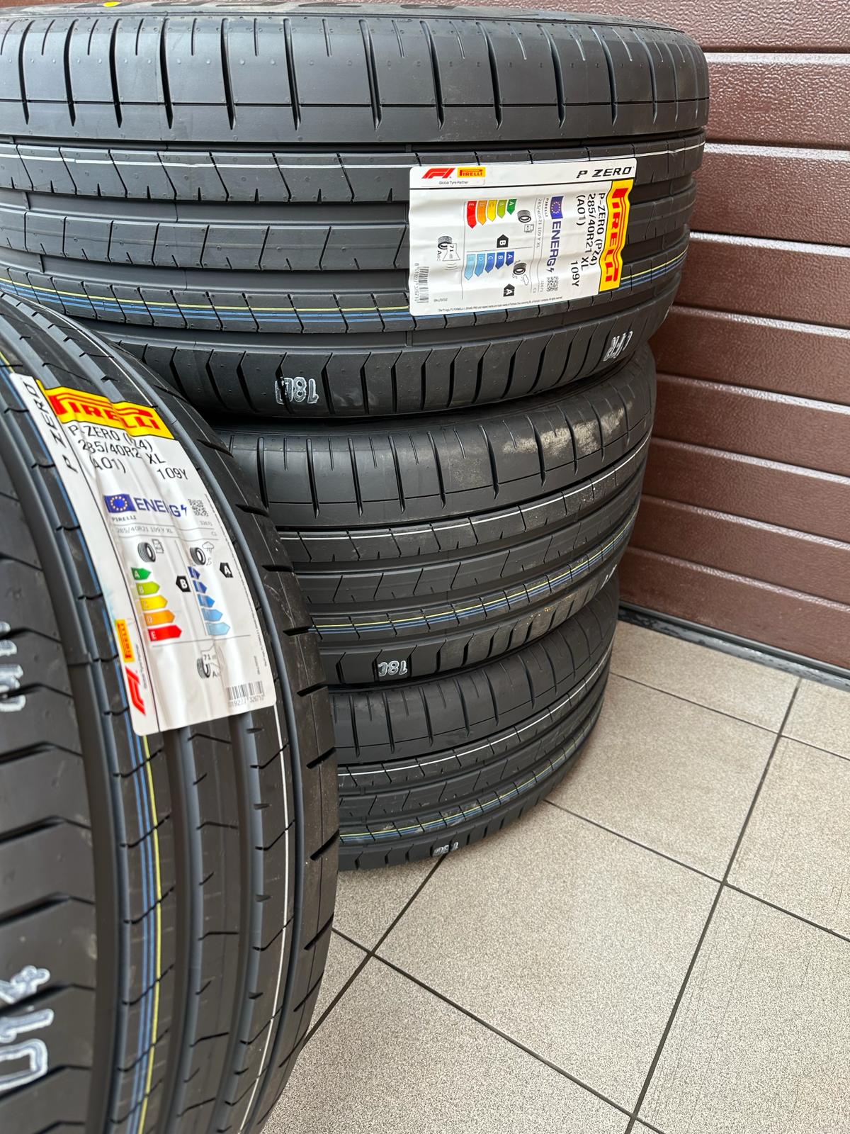 Original Q7 Fits VW Touareg Wheels slightly used with New Pirelli tires r21 - Image 2