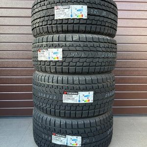 275/40r22 front 315/35r22 rear, Yokohama G075 winter tires set