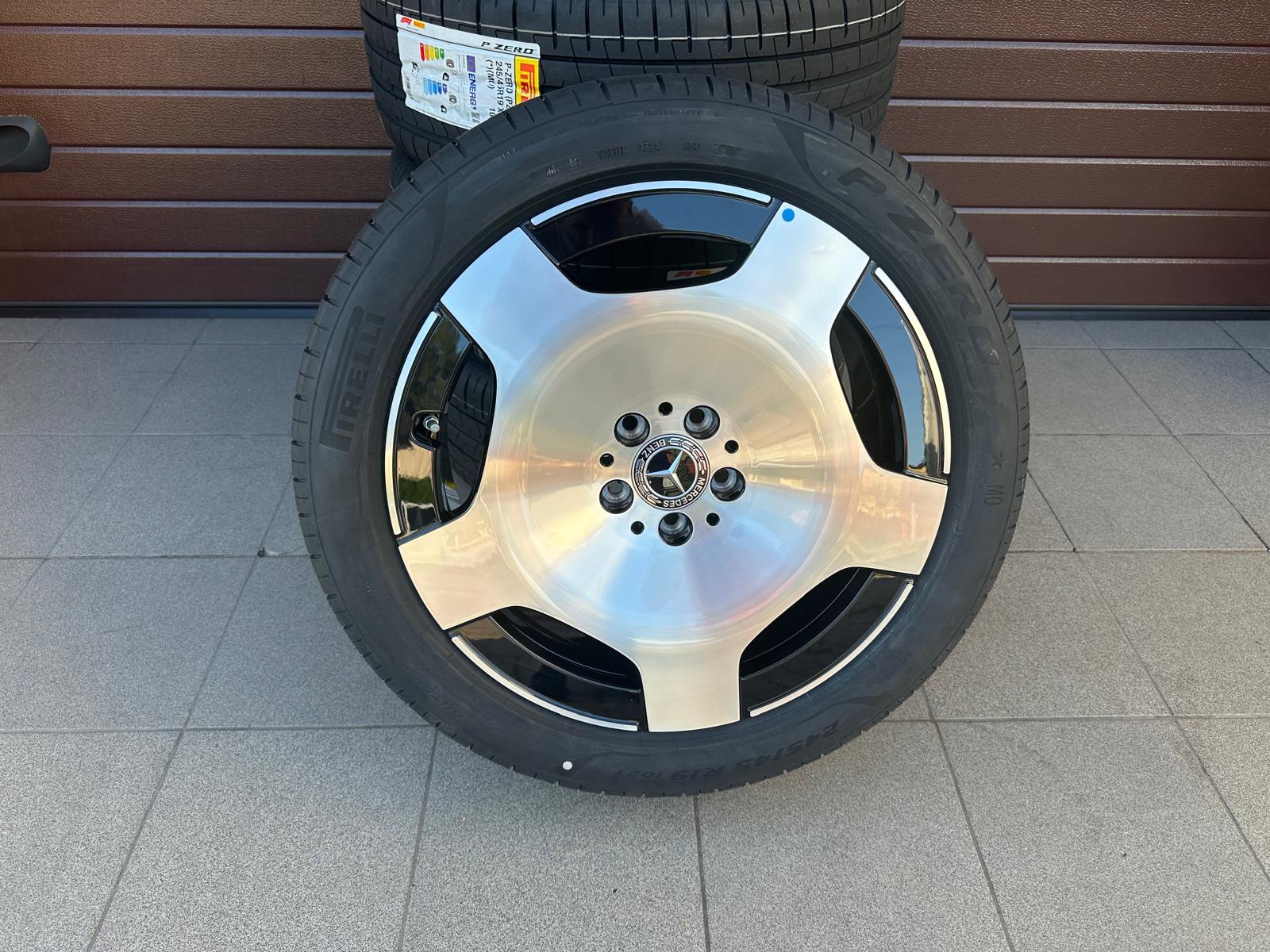 Original V-Class / Vito W447 W448 Facelift II Exclusive Glossy Finish with Black Wheels r19
