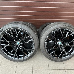 Original M8 F91 F92 F93 M Sternspeiche 811 bicolor (black / polished) Michelin tires r20