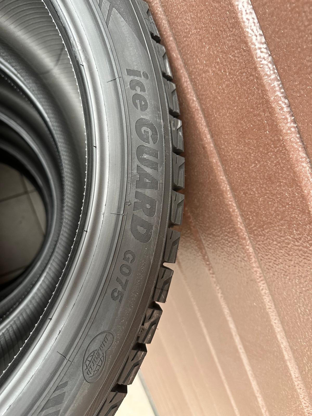 265/40r21 front 295/35r21 rear, Yokohama G075 winter tires set - Image 5