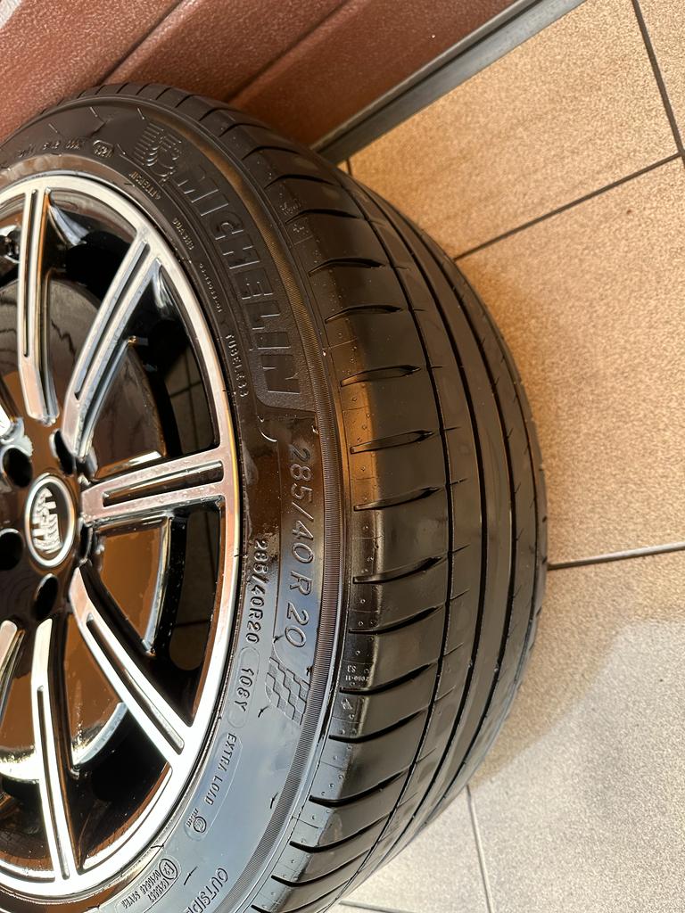 Original Taycan Sport Aero Wheels with pressure sensors, Summer tires Michelin r20 - Image 7