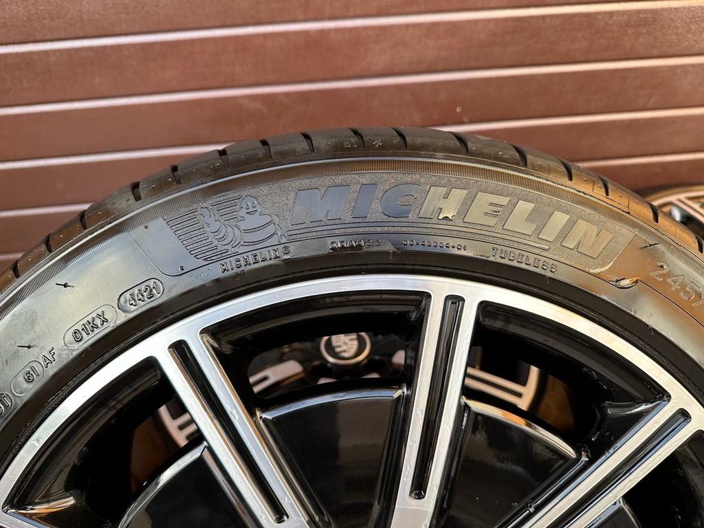 Original Taycan Sport Aero Wheels with pressure sensors, Summer tires Michelin r20 - Image 4
