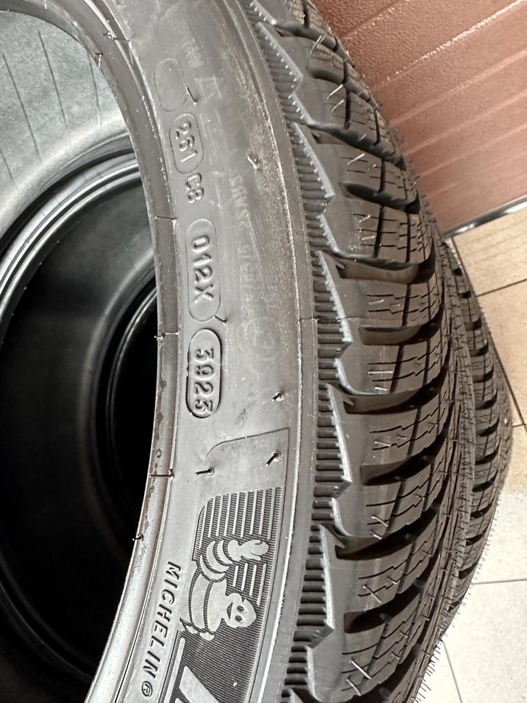 275/35R21 front, 315/30R21 rear Michelin Pilot Alpin 5 Winter tires - Image 3