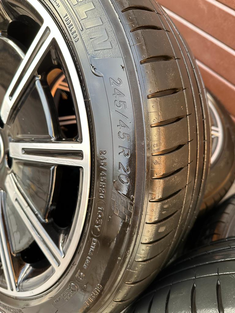 Original Taycan Sport Aero Wheels with pressure sensors, Summer tires Michelin r20 - Image 5