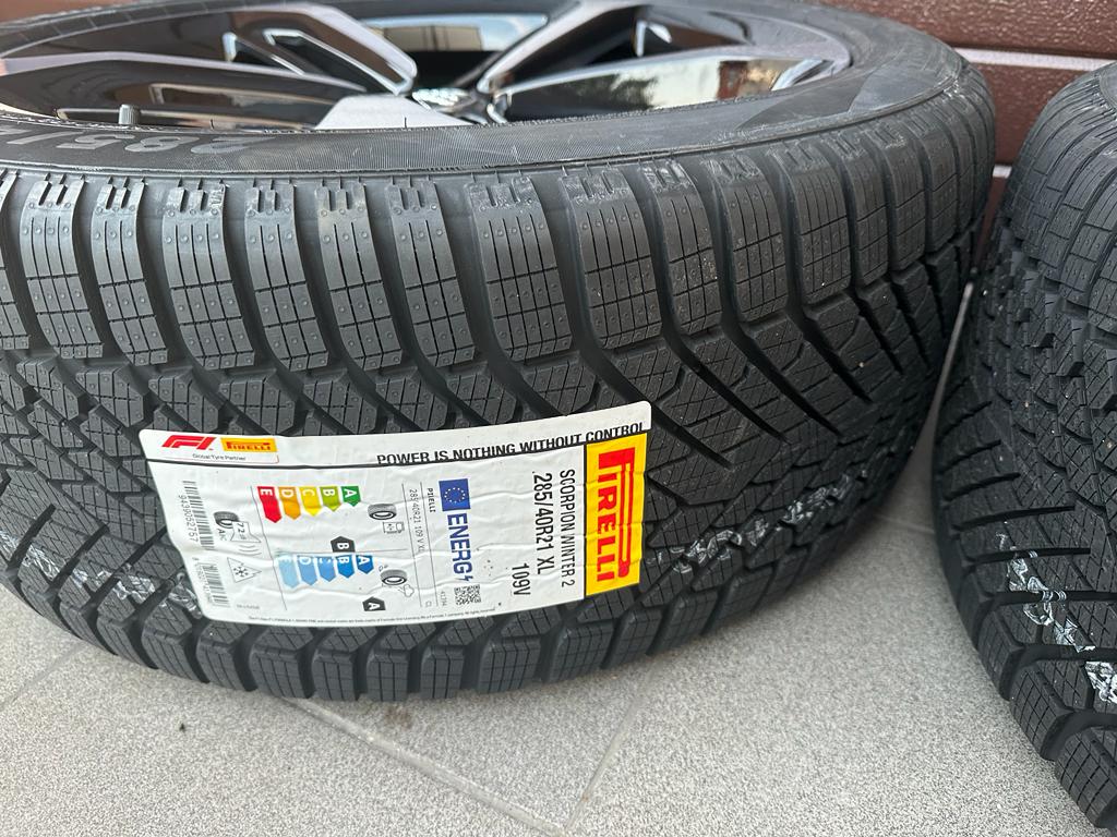 Original Q7 SQ7 Wheels with Pirelli Scorpion Winter 2 tires r21 - Image 5