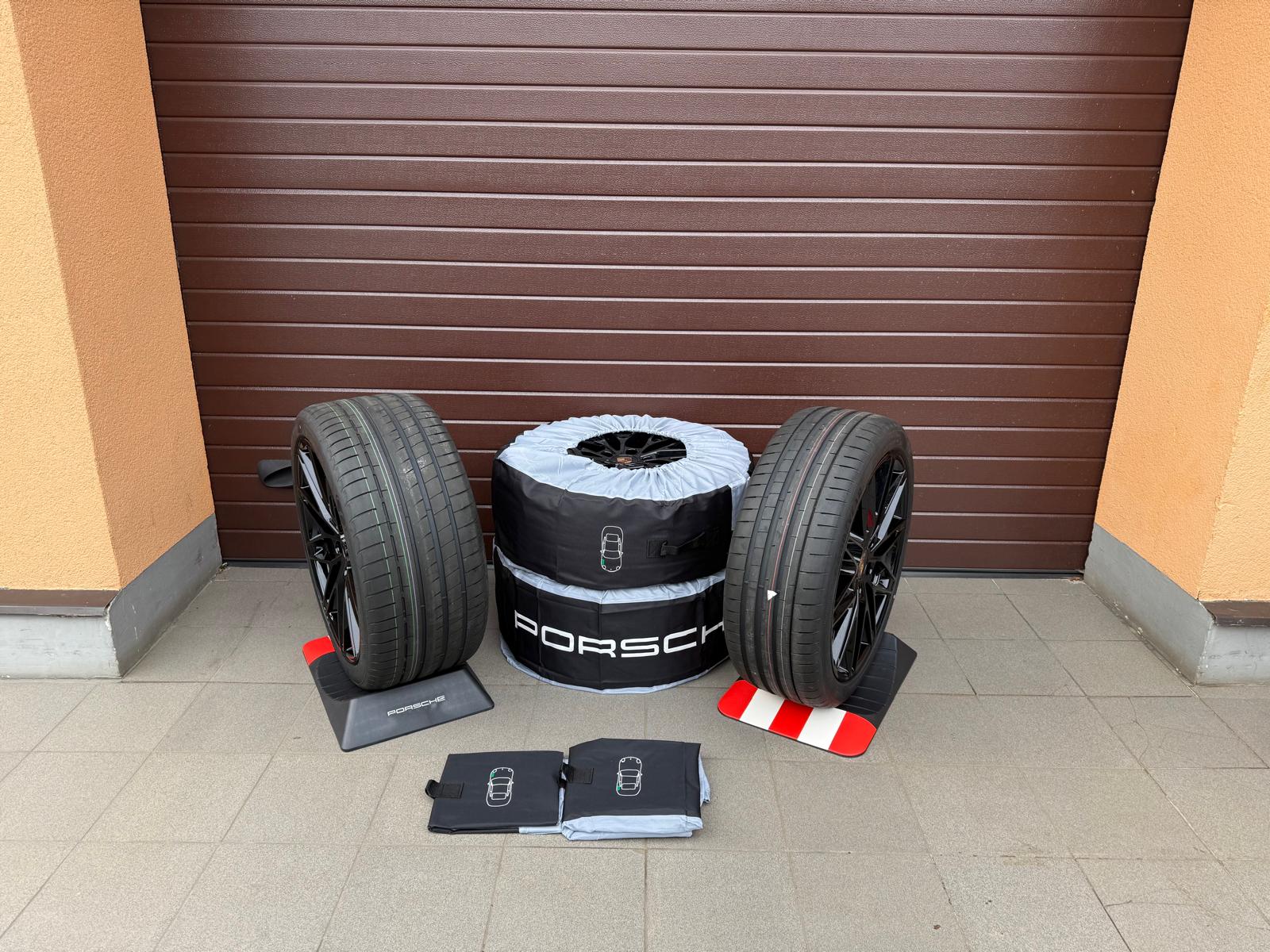 Original Macan Turbo Wheels with pressure sensors, tires Good Year r22 Comes with tyre carre bags and Park distance pads - Image 2