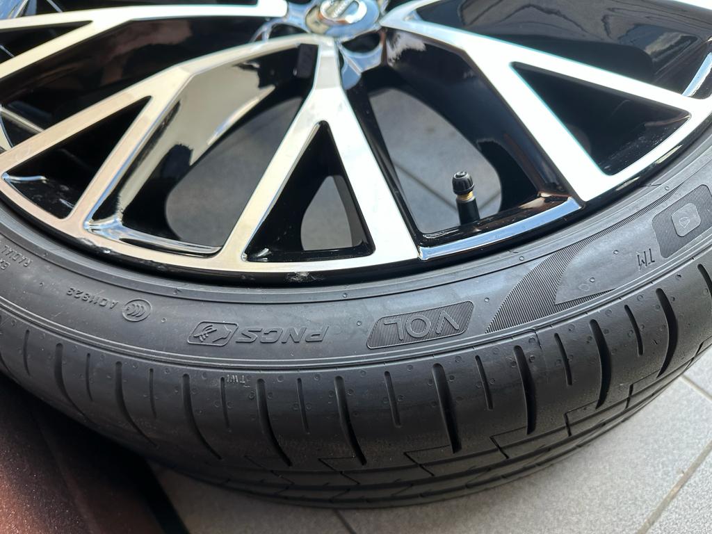 Original XC60 Black Polisched Wheels with Pirelli tires r22 - Image 3