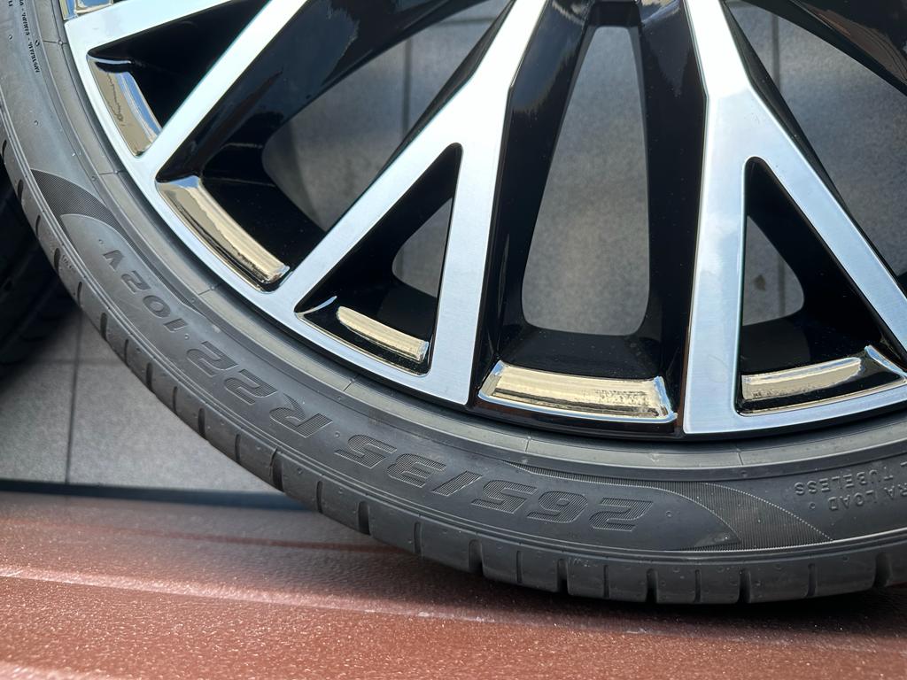 Original XC60 Black Polisched Wheels with Pirelli tires r22 - Image 2