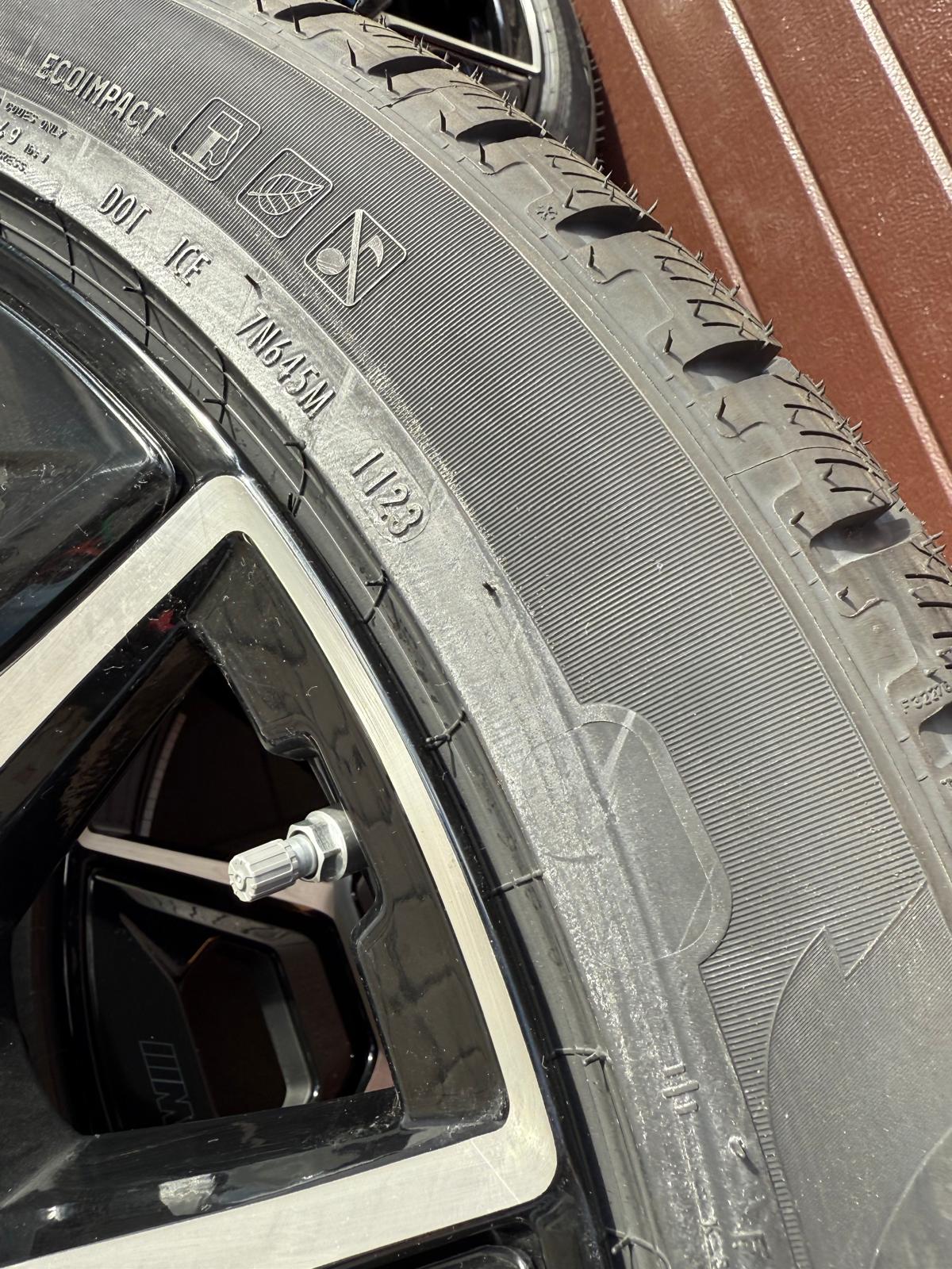Original G09 XM Styling 922M Black Wheels with pressure sensors, Winter tires Pirelli r22 - Image 3