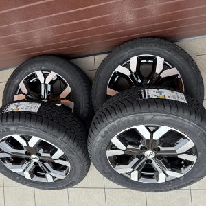 Original Dacia Duster New model, Wheels with Good Year Winter tires r17