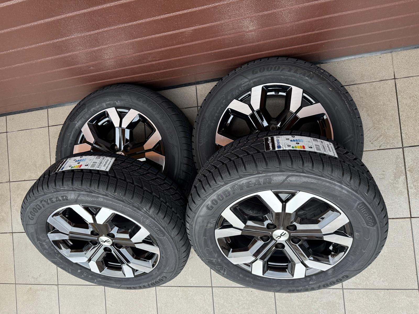 Original Dacia Duster New model, Wheels with Good Year Winter tires r17