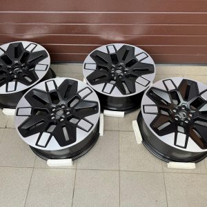 Original Ford Explorer EV CX740 fully electric explorer from 03/2024 alloy wheels r21