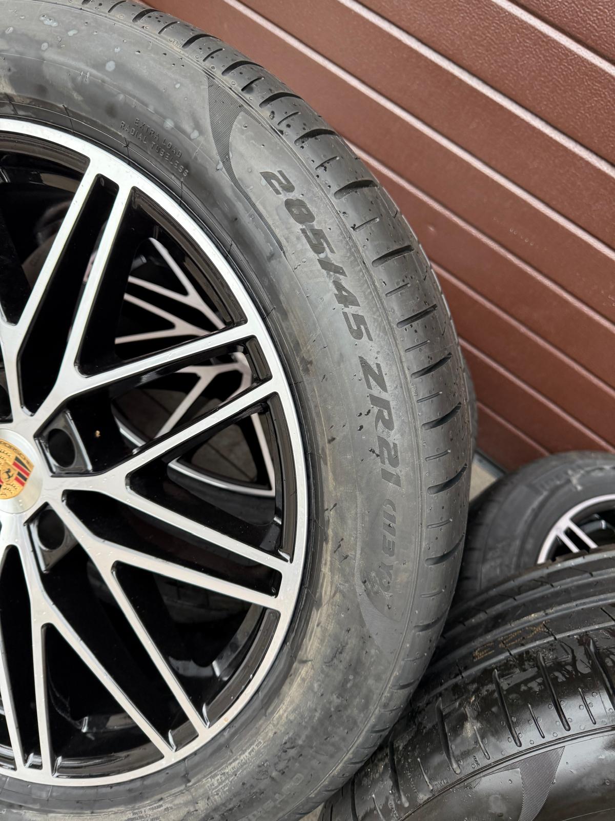 Original Cayenne / Cayenne Coupe RS Spyder design. Painted in Black (high gloss) with polished frontal areas, Wheels with pressure sensors, Pirelli Summer tires r21 - Image 4