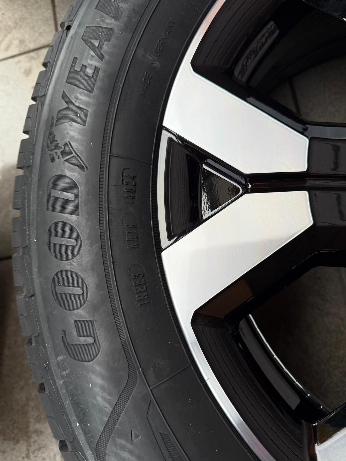 Original Dacia Duster New model, Wheels with Good Year Winter tires r17 - Image 3