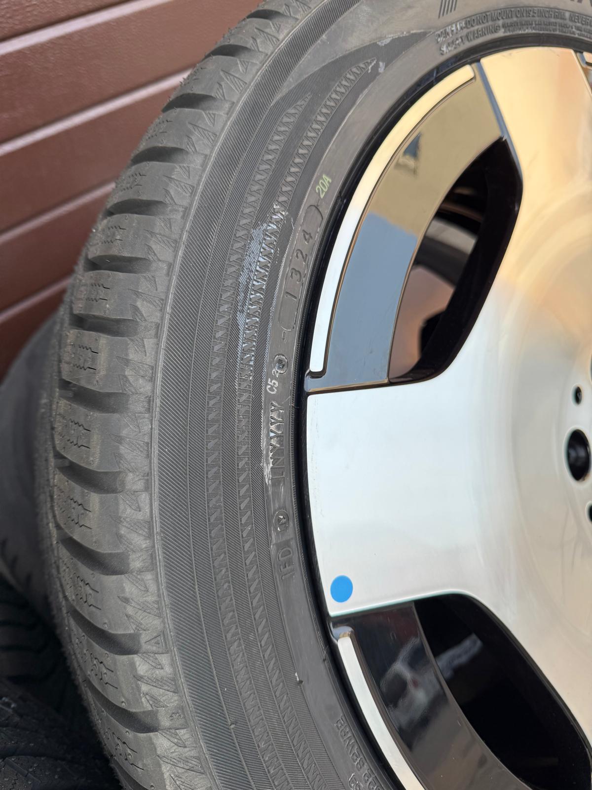 Original Winter V-Class / Vito W447 W448 Facelift II Exclusive Glossy Finish with Black Wheels with pressure sensors, Yokohama tires r19 - Image 3