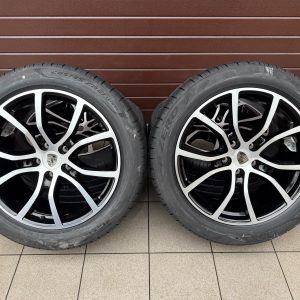 Original Cayenne / Cayenne Coupe Exclusive Design painted in black (high-gloss) Wheels with pressure sensors, Pirelli Summer tires r21