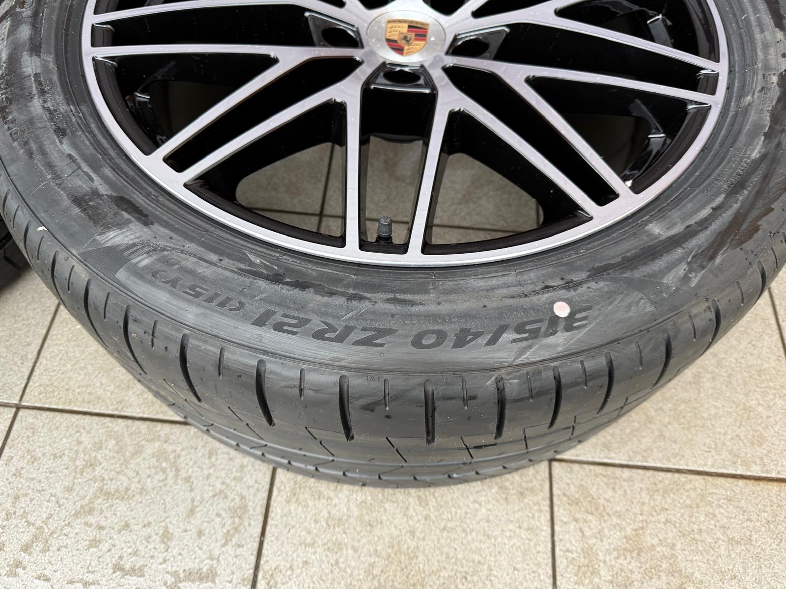 Original Cayenne / Cayenne Coupe RS Spyder design. Painted in Black (high gloss) with polished frontal areas, Wheels with pressure sensors, Pirelli Summer tires r21 - Image 7