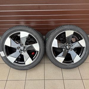 Original Ex30 "5-spoke" Wheels with Nokian winter tires r19