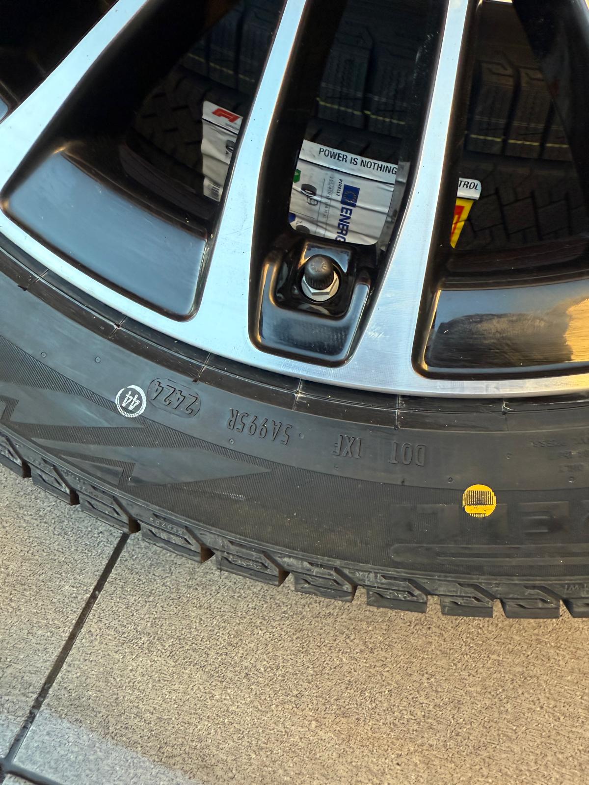 Original S Class A223 Wheels with pressure sensors, Pirelli tires r19 - Image 3