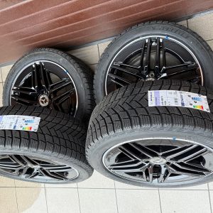Original V-Class / Vito W447 W448 Facelift II Amg 5-spoke alloy wheels black with pressure sensors, Michelin winter tires r19