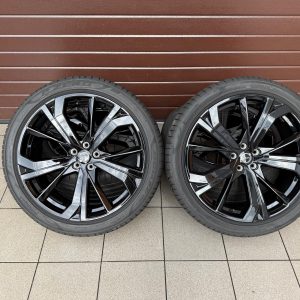 Original Xc60 Black Facelift rims with summer tires Pirelli r21