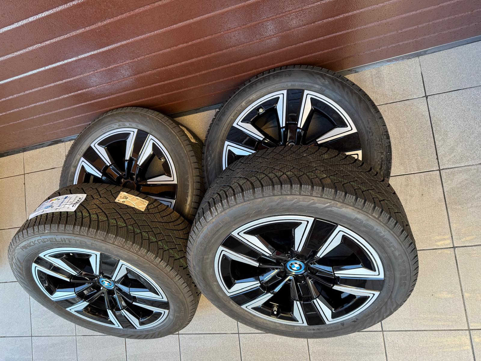 Original G01 X3 G08 iX3 G02 X4 Style 842 Wheels with pressure sensors, Nokian tires set r19