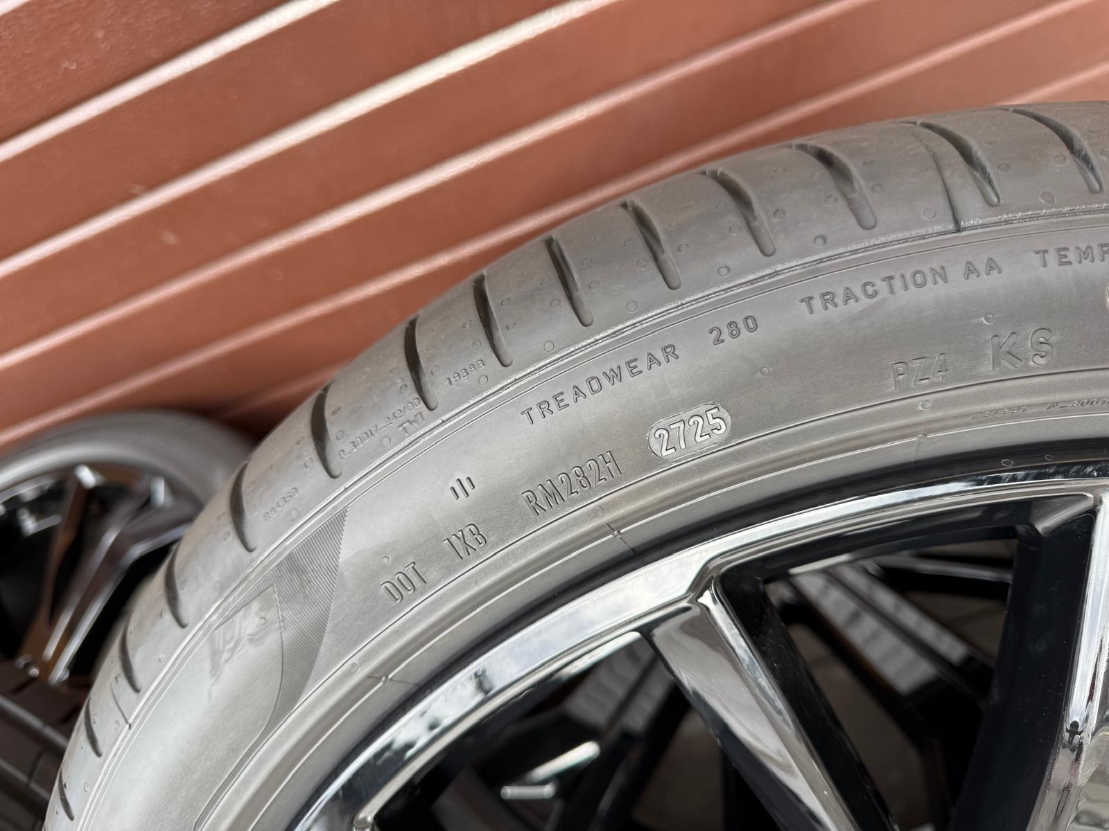 Original Xc60 Black Facelift rims with summer tires Pirelli r21 - Image 3