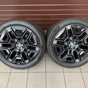 Original iX i20 Lci M Style 1027 Aerodynamics, Jet Black, Wheels with pressure sensors, Pirelli tires r22